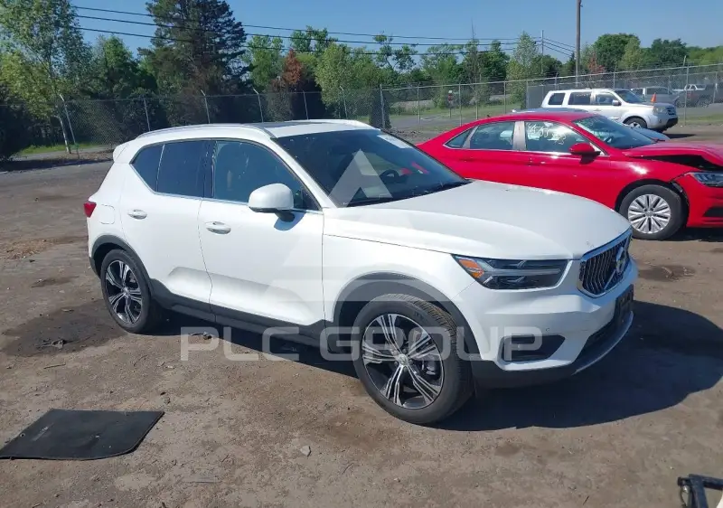 2020 Volvo XC40 photo