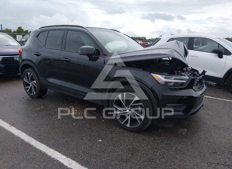 2020 Volvo XC40 фото