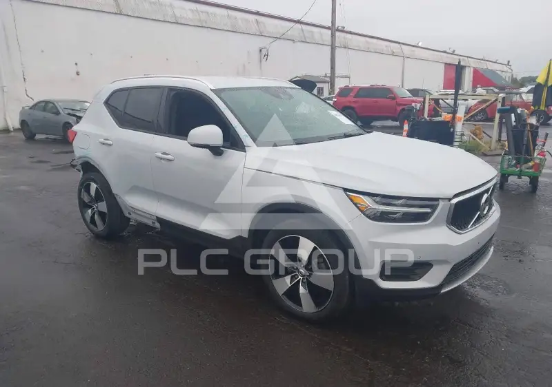 2020 Volvo XC40 фото