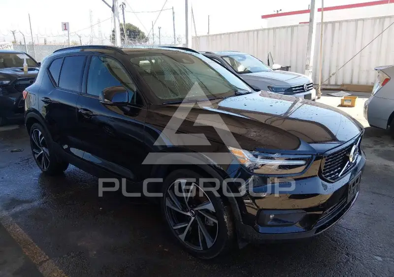 2020 Volvo XC40 photo