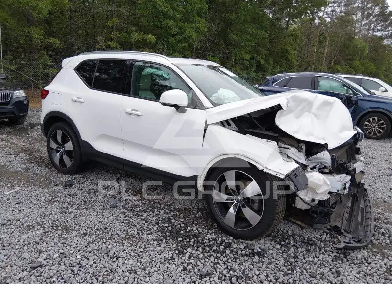 2020 Volvo XC40 photo