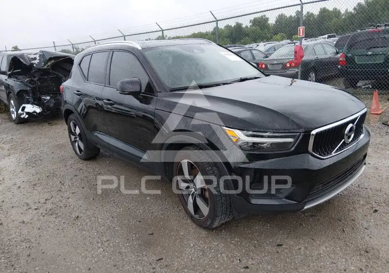 2020 Volvo XC40 фото
