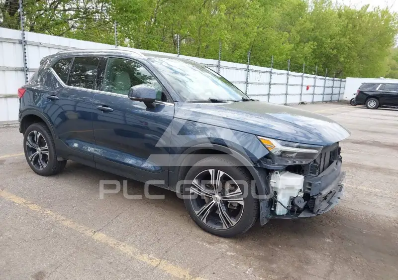 2020 Volvo XC40 фото