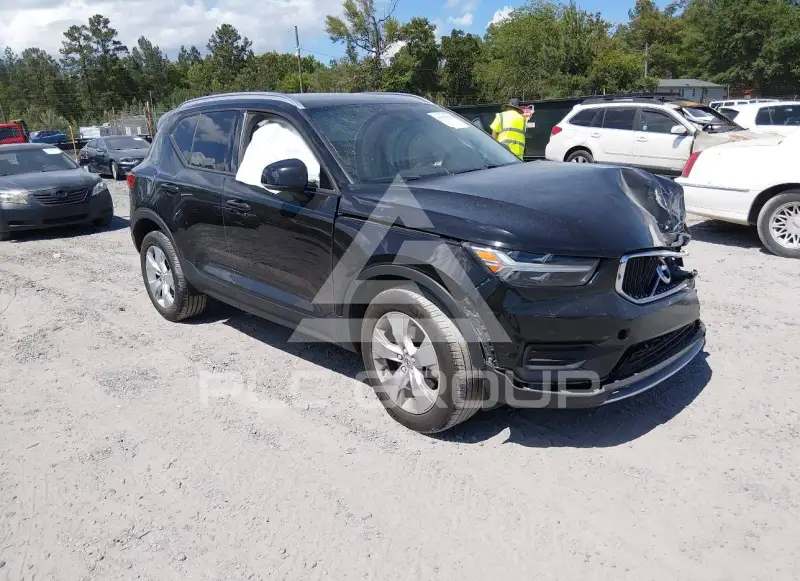 2020 Volvo XC40 photo