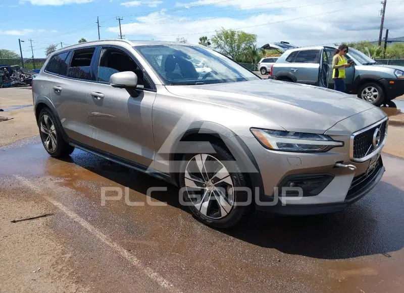 2020 Volvo V60 фото