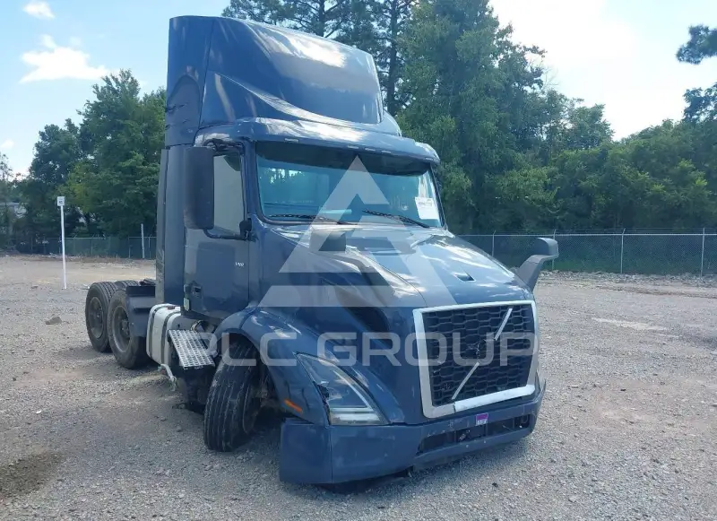 2020 Volvo VNR фото