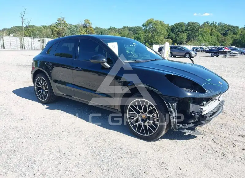 2020 Porsche MACAN photo