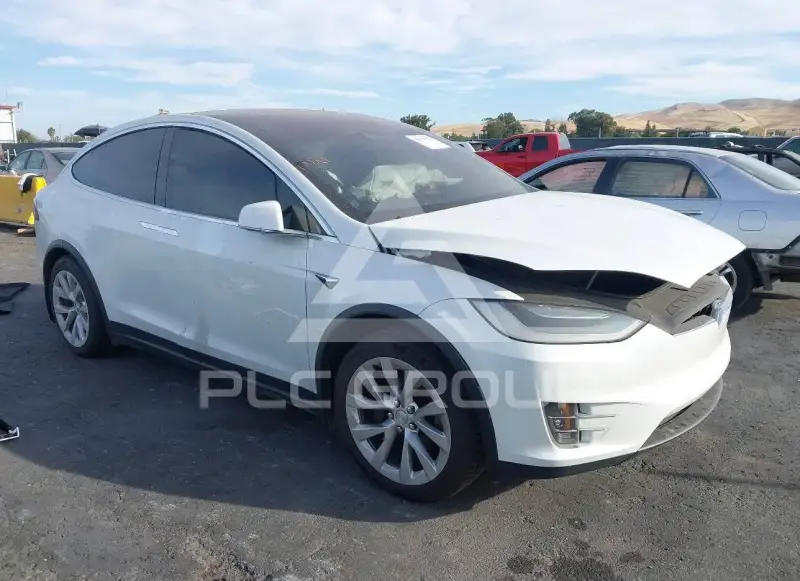 2020 Tesla  фото