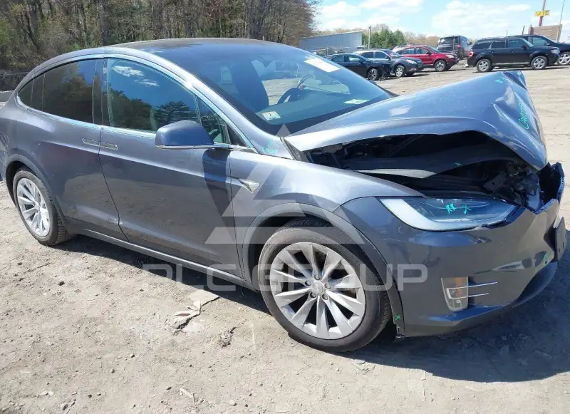 2020 Tesla Model X фото