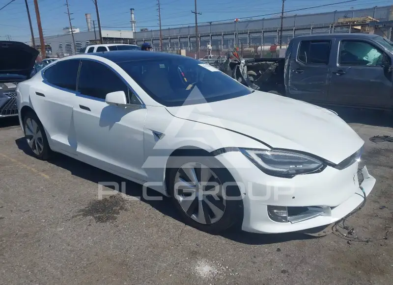 2020 Tesla Model S фото