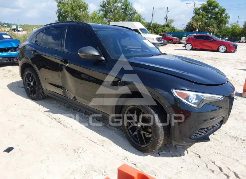 2020 Alfa Romeo Stelvio photo