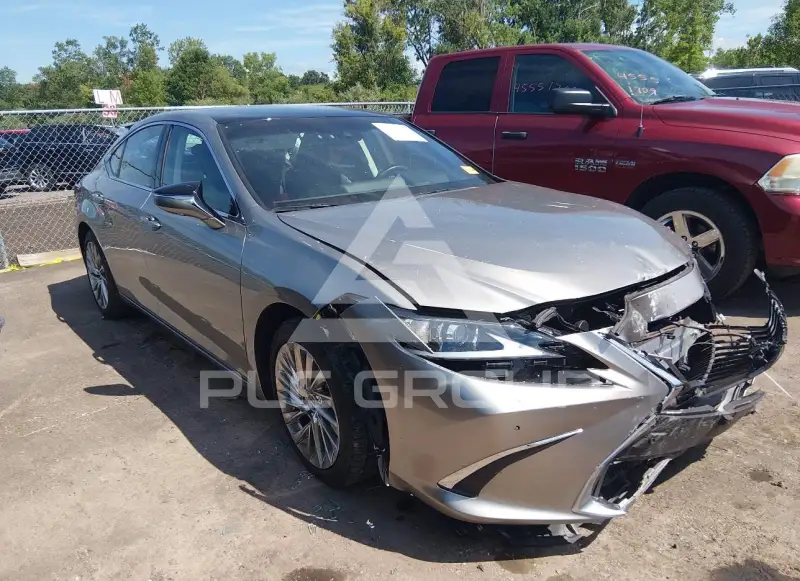 2020 Lexus ES350 photo