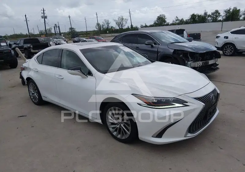 2020 Lexus ES300 фото