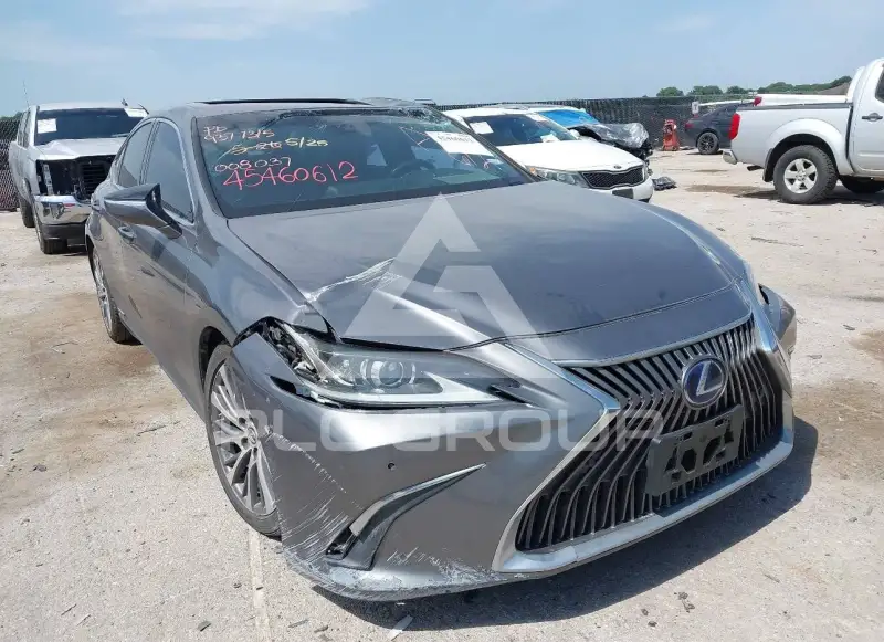 2020 Lexus ES300 photo