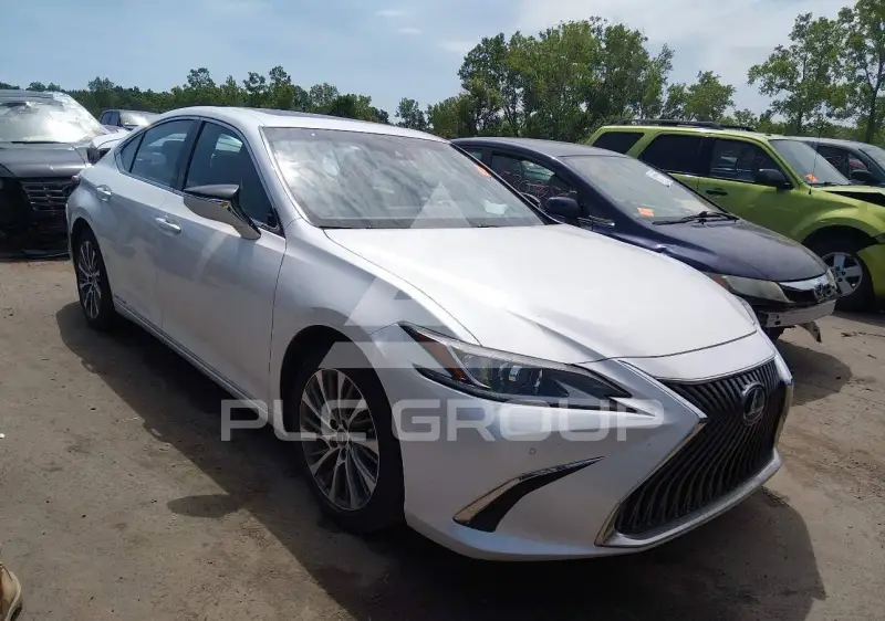 2020 Lexus ES300 photo