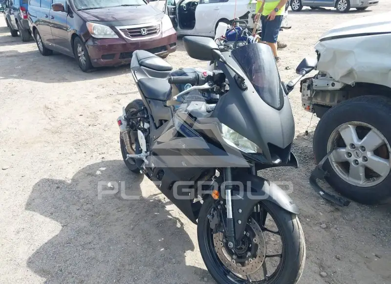 2020 Yamaha YZFR3 фото