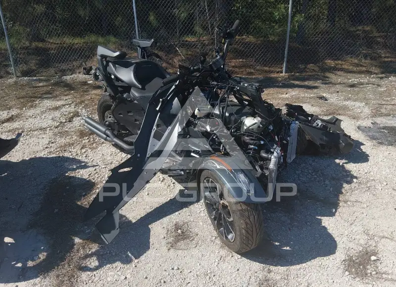 2020 Can-AM SPYDER фото