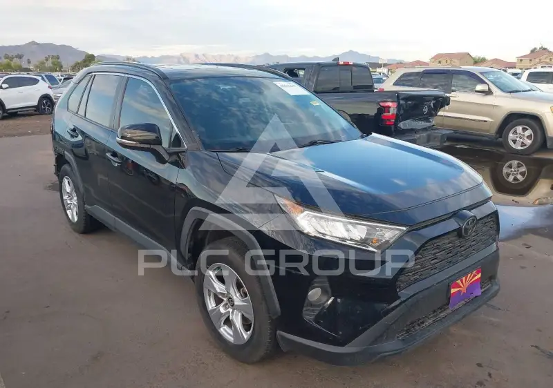 2020 Toyota RAV4 фото