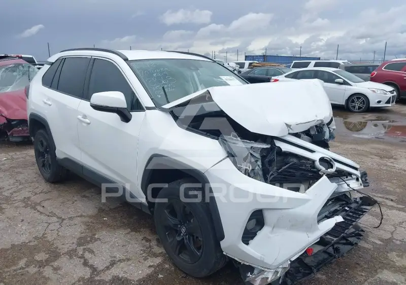 2020 Toyota RAV4 фото