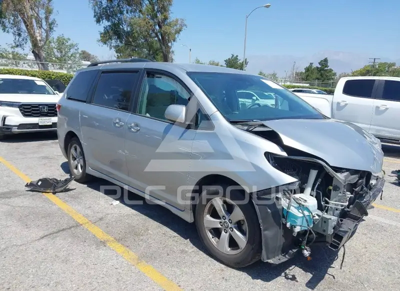 2020 Toyota SIENNA photo