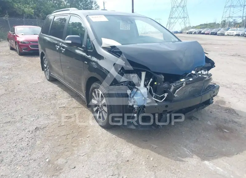 2020 Toyota SIENNA photo