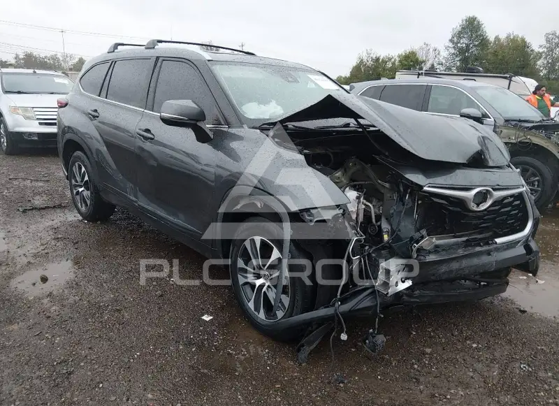2020 Toyota Highlander photo