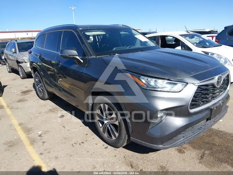 2020 Toyota Highlander photo