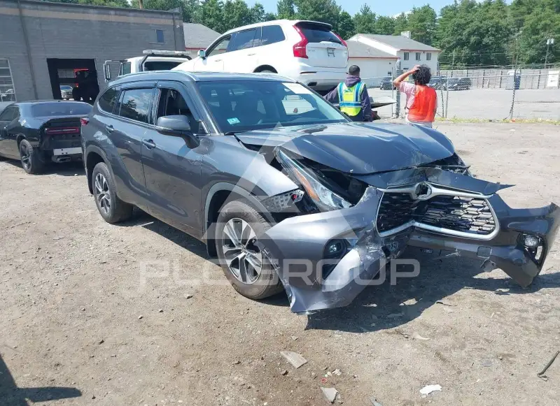 2020 Toyota Highlander photo