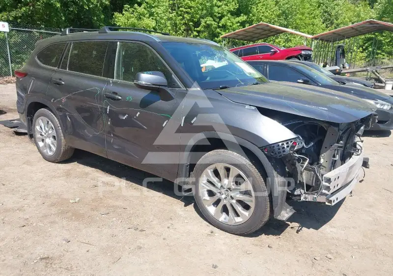 2020 Toyota Highlander photo