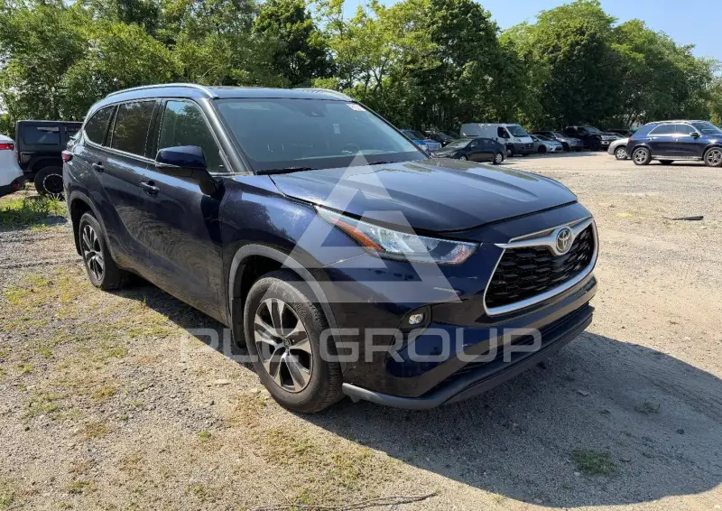 2020 Toyota Highlander photo
