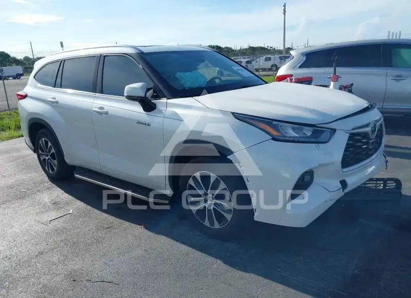 2020 Toyota Highlander photo