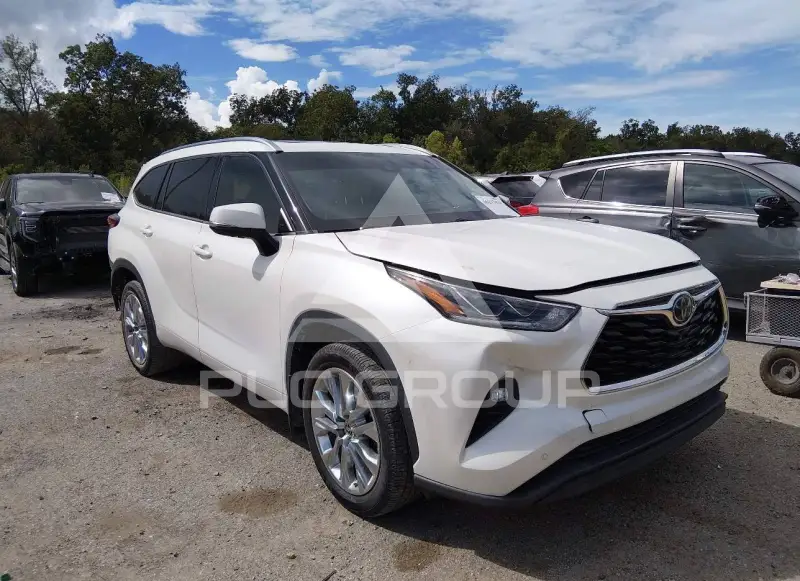 2020 Toyota Highlander photo