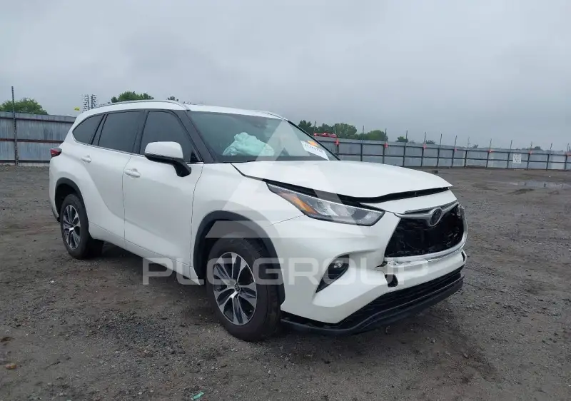 2020 Toyota Highlander photo