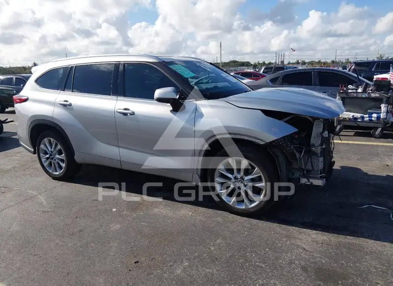 2020 Toyota Highlander photo