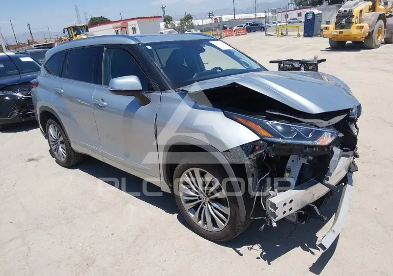 2020 Toyota Highlander photo