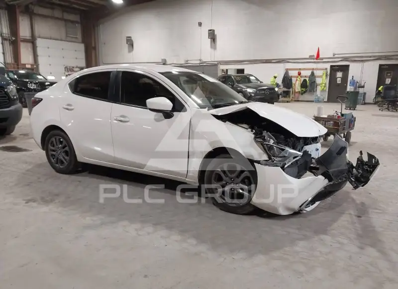 2020 Toyota YARIS фото