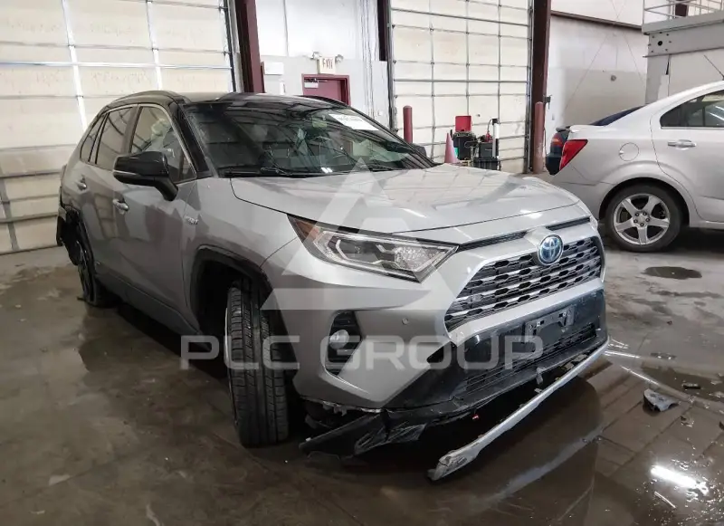 2020 Toyota RAV4 фото