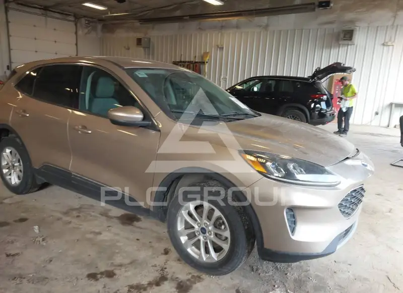 2020 Ford ESCAPE photo