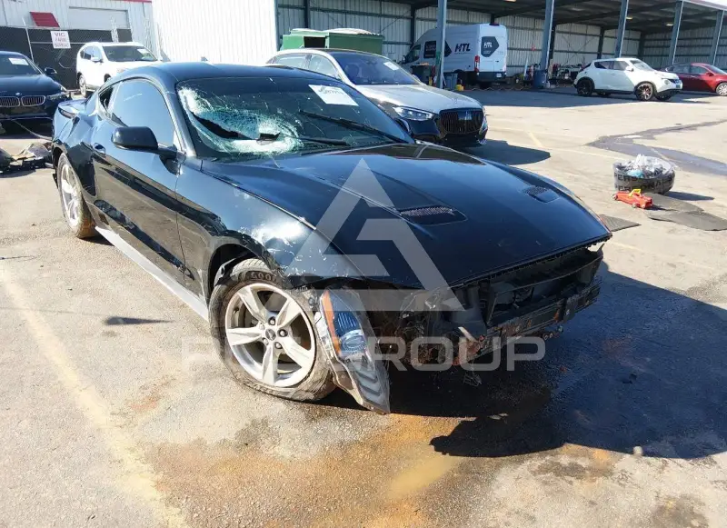 2020 Ford MUSTANG photo