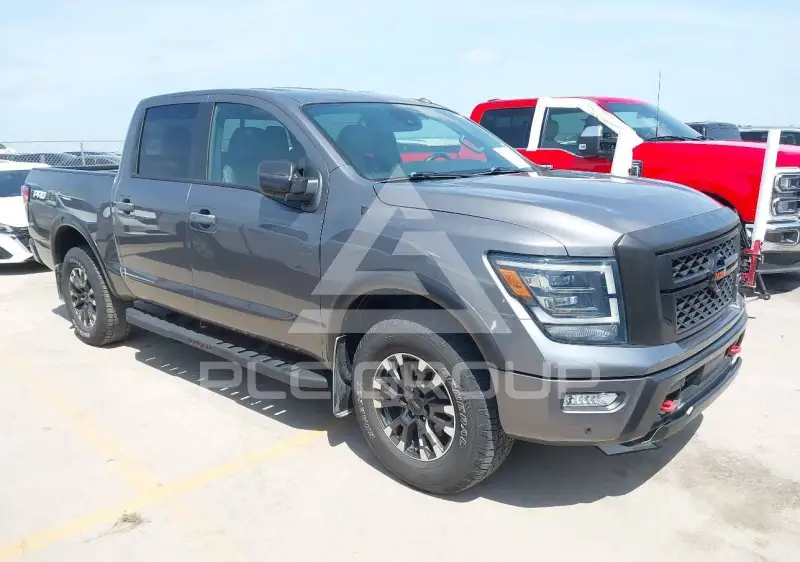 2021 Nissan TITAN фото