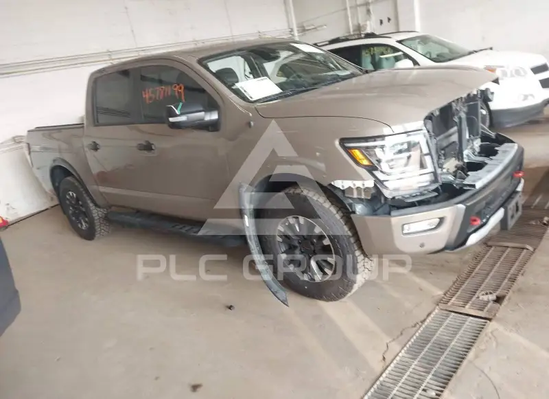 2021 Nissan TITAN фото