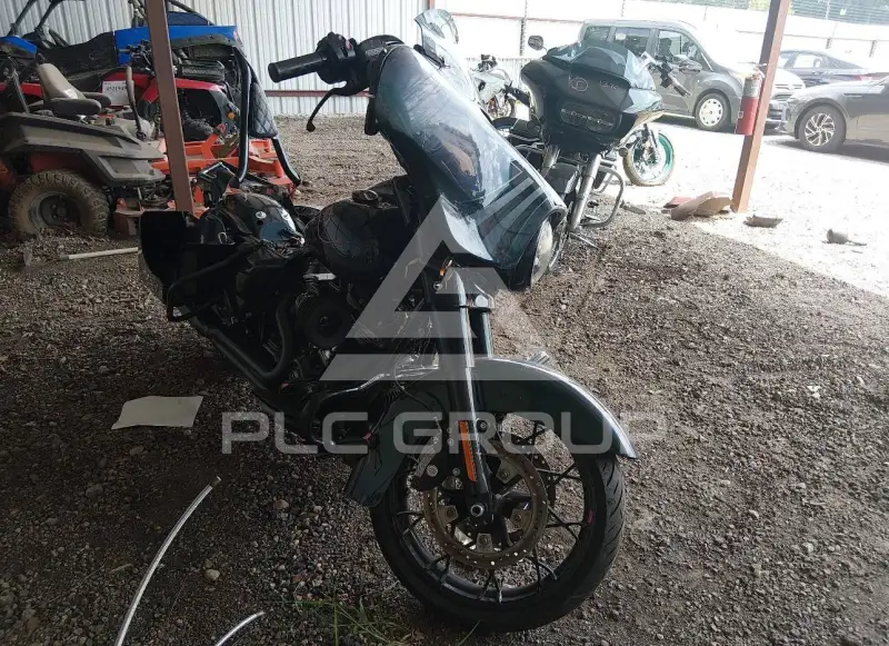 2021 Harley-Davidson FLHX photo