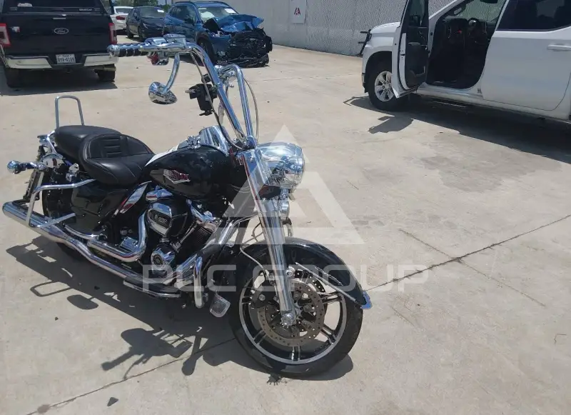 2021 Harley-Davidson FLHR photo
