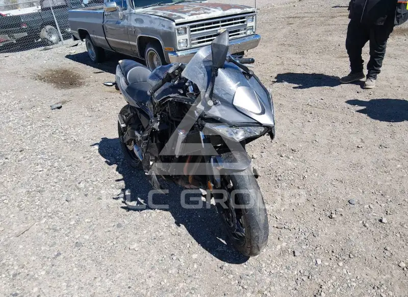 2021 Kawasaki EX650 photo