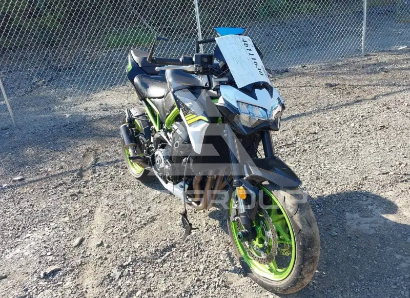 2021 Kawasaki ZR900 photo