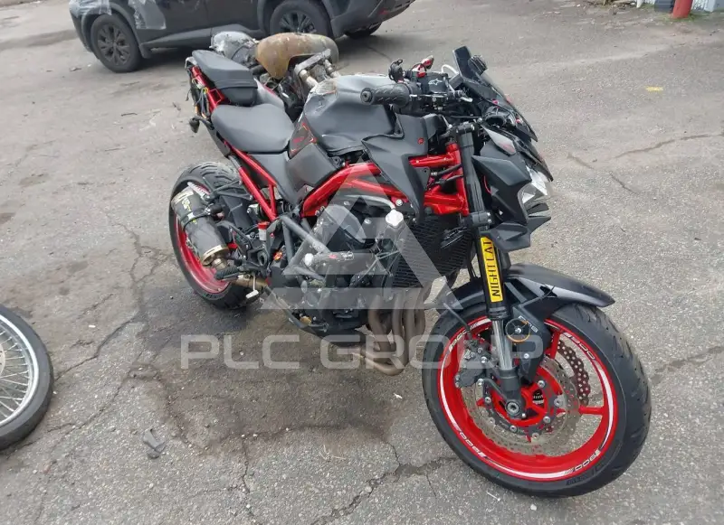 2021 Kawasaki ZR900 photo