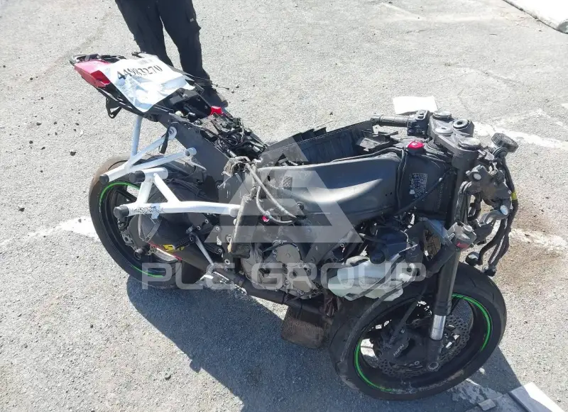 2021 Kawasaki ZX636 фото