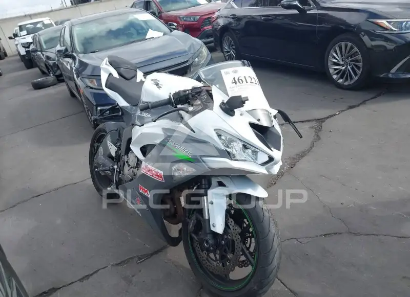 2021 Kawasaki ZX636 photo