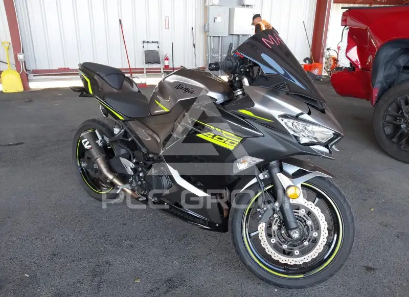 2021 Kawasaki EX400 фото