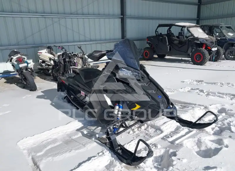 2021 Polaris INDY фото